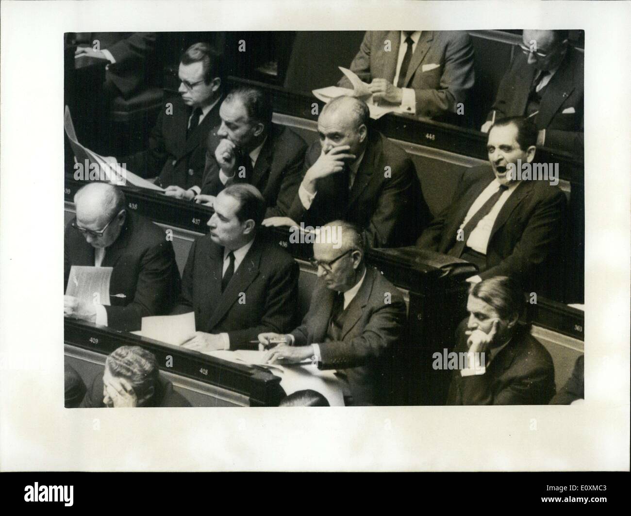 20 maggio 1967 - Mollet, Mitterrand & Deferre Foto Stock