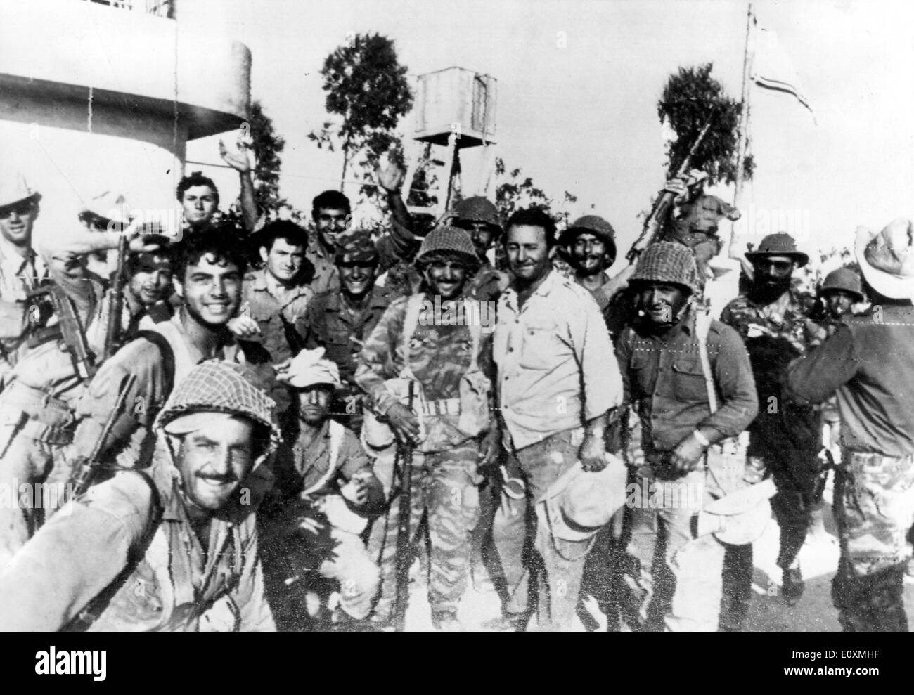 Truppe israeliane dopo l' assunzione di El Arish base militare di guerra di sei giorni Foto Stock