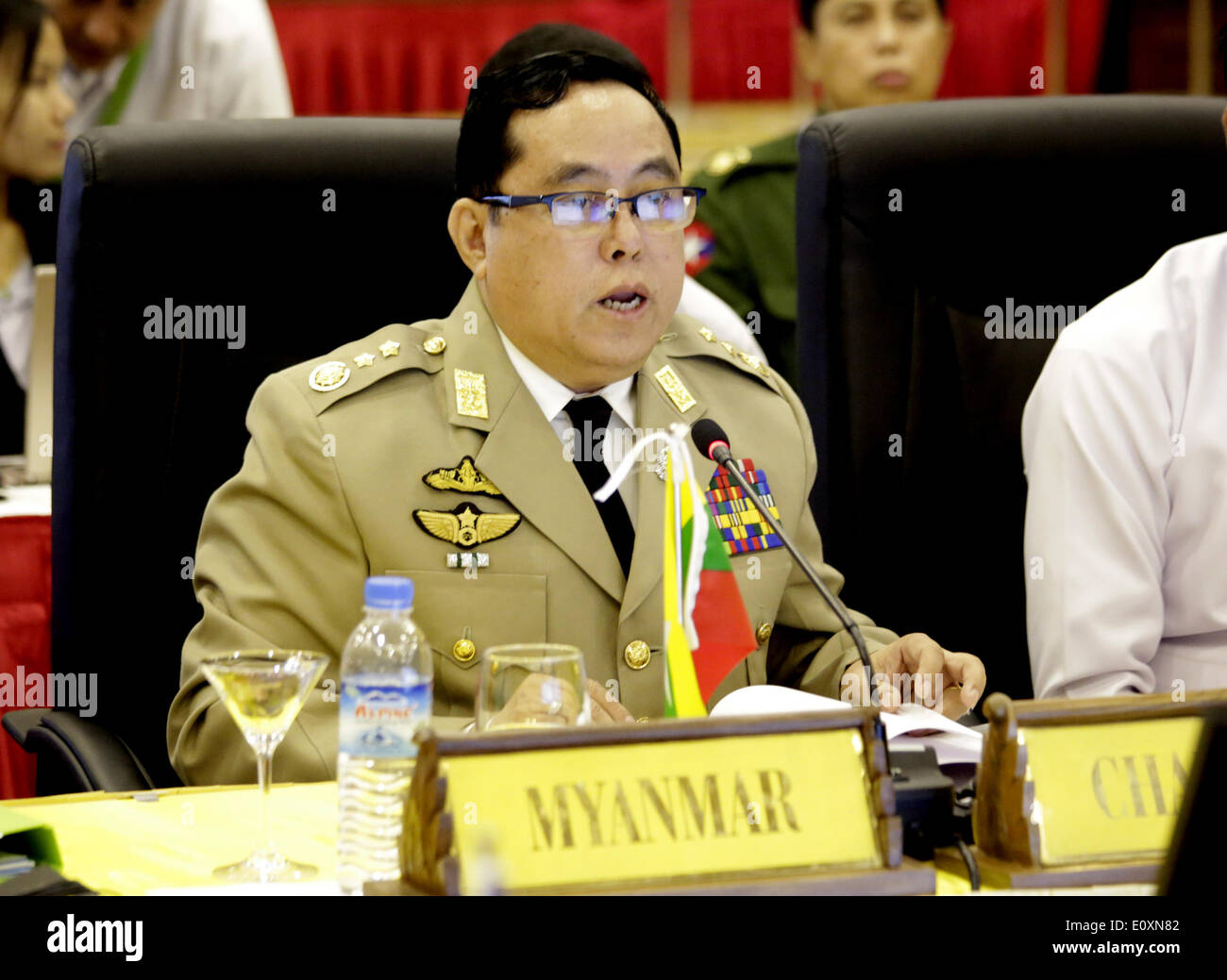 (140520) -- NAY Gen. Pyi TAW, 20 maggio 2014 (Xinhua) -- Myanmar il Ministro della difesa Lieutenant-General Wai Lwin risolve il 8° ASEAN dei ministri della Difesa al Meeting hotel Royal ACE nel Nay Gen. Pyi Taw, Myanmar, 20 maggio 2014. (Xinhua/U Aung) Foto Stock