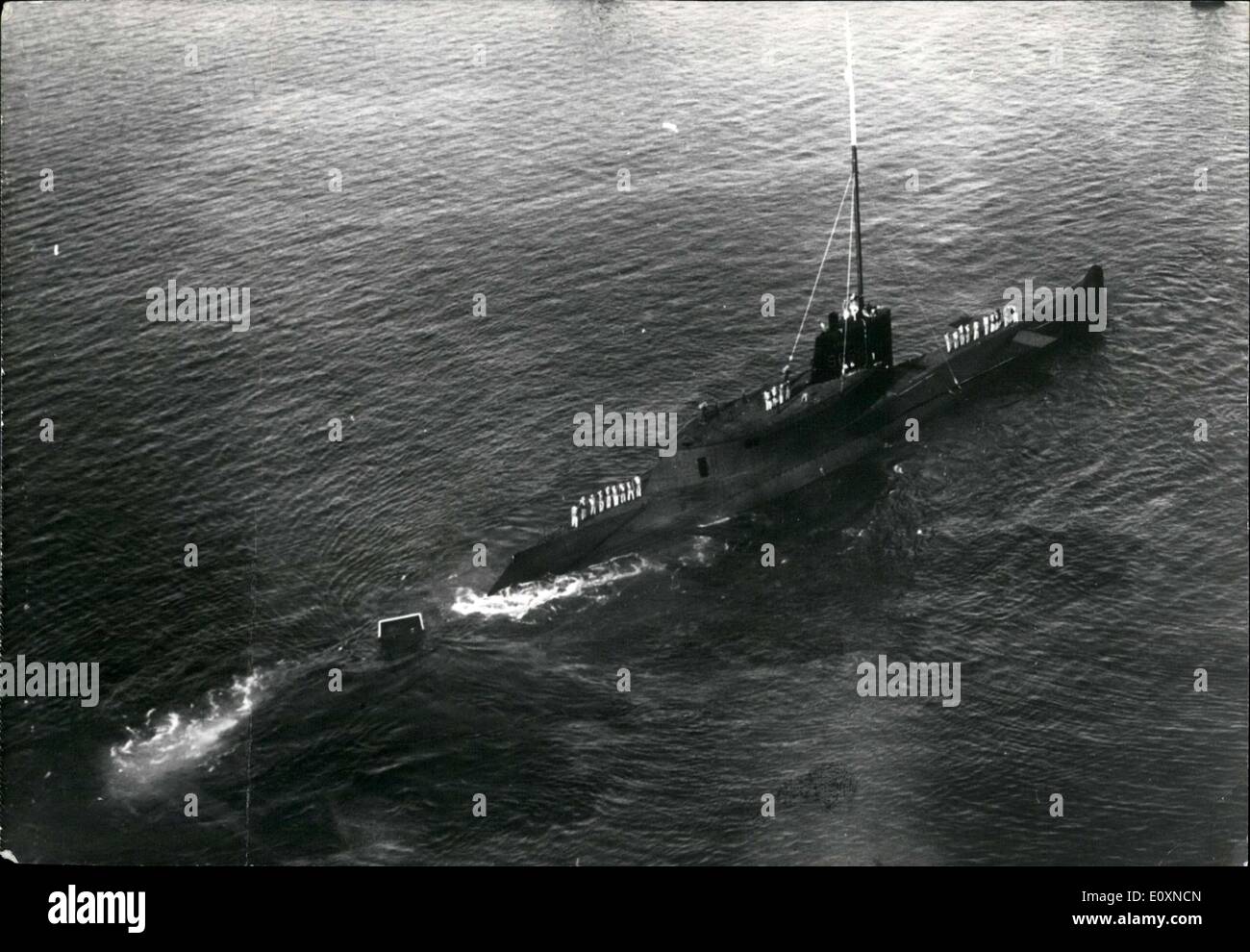 Apr. 20, 1967 - mercoledì a 1600 ore il sommergibile sperimentale ''Gymnote'' ha lanciato per la prima volta una prova di missile M-II2 Foto Stock