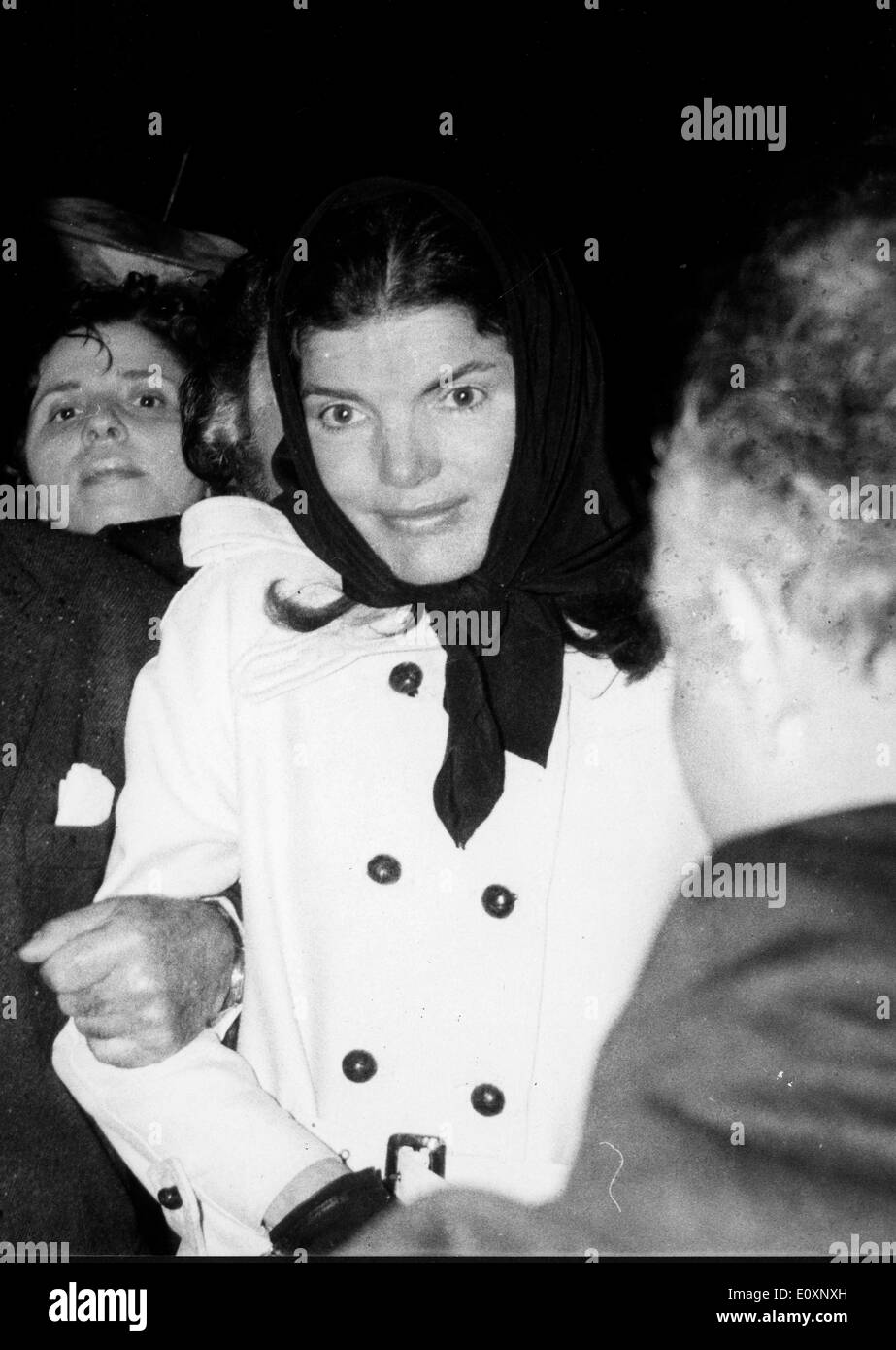 Jacqueline Kennedy Onassis con mio marito Aristotele Onassis (non mostrato) Foto Stock