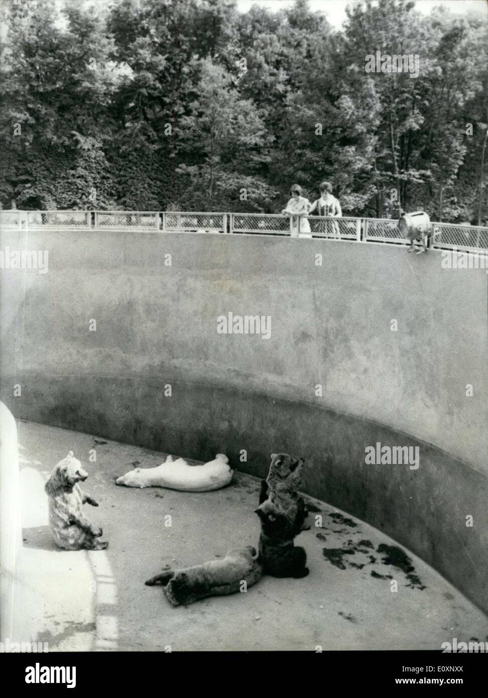 Giugno 27, 1967 - edifici e le collezioni comprendono animali, arazzi, porcellane rare, autografi di Luigi XVIII, Francois I, Jean-Jacques Rousseau, La Martine, George Sand Foto Stock