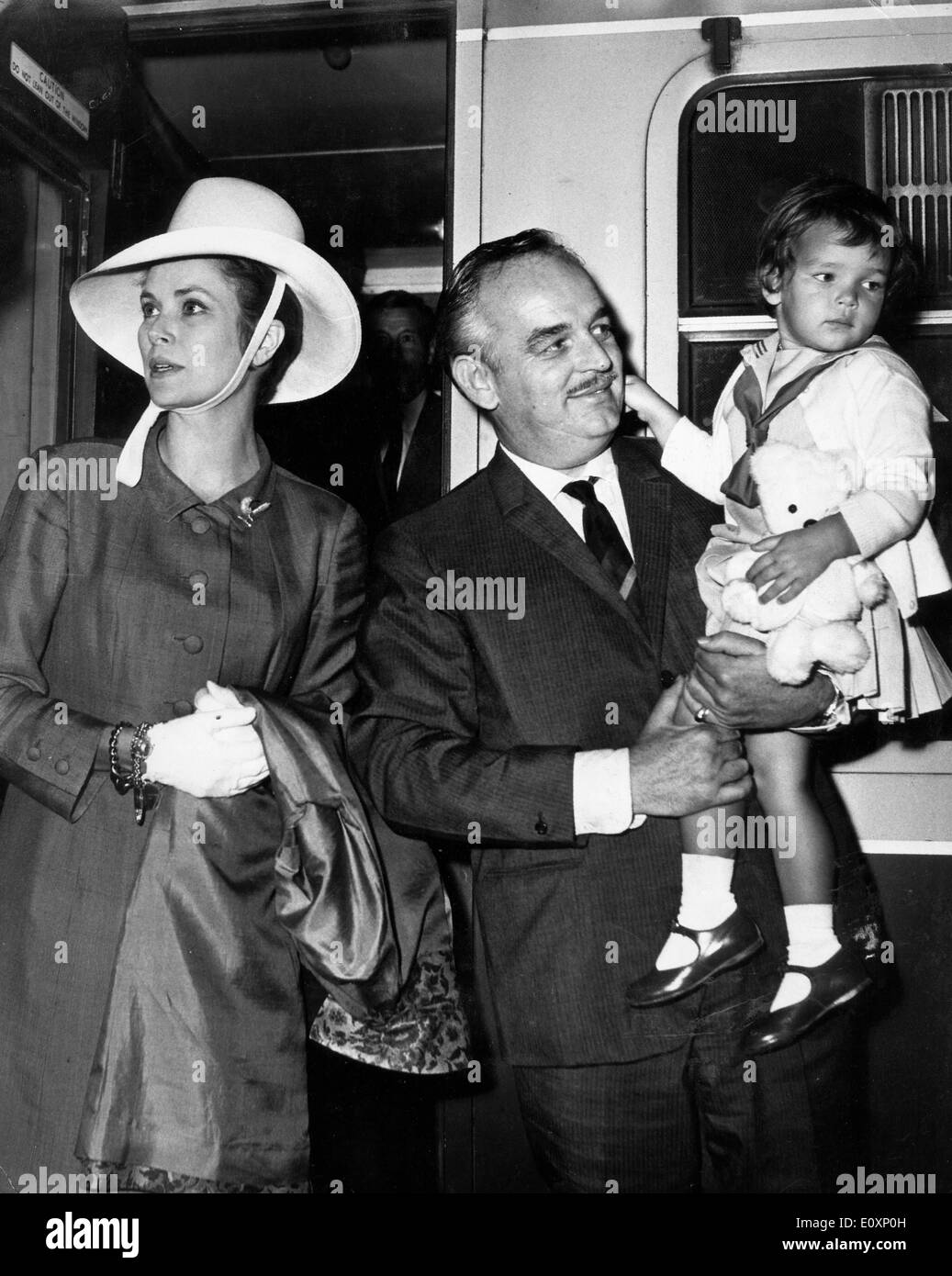 Il Principe Ranieri di sua moglie Grace Kelly e la loro figlia Principessa Stephanie sul loro modo al Canada Foto Stock