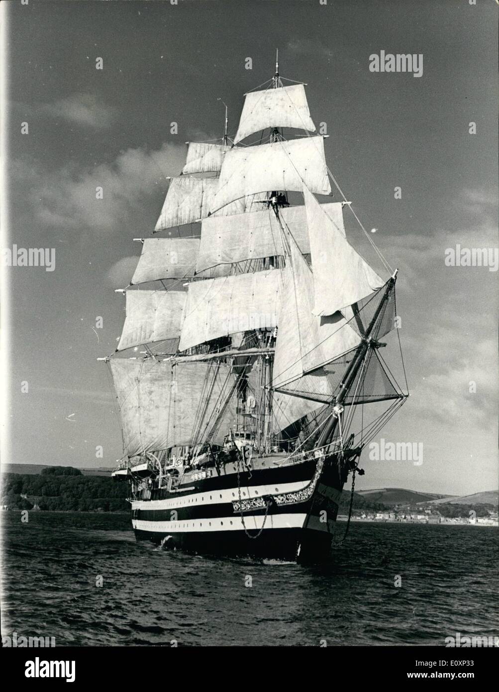 Lug. 07, 1967 - Italiano Addestramento alla vela di nave a Plymouth. 4.000 ton vela italiana-formazione di nave, Amerigo Vespucci, raffigurato entrando in Plymouth Sound, all'inizio di una visita informale. Foto Stock