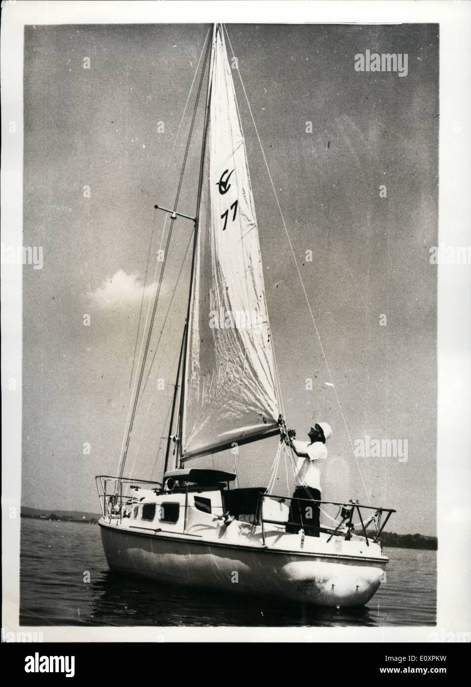 Lug. 07, 1967 - sarà lui a emulare Sir Francis Chichester. I piani di attore lone il giro del mondo in viaggio: un altro lone in tutto il mondo viaggio inizierà fra circa un mese di tempo , quando il 45 enne attore e il concessionario in record, Rollo Gebhard, da Garmisch, Baviera, salpa da San. Margherias nel Mediterraneo nel suo 7.25m. fibra lunga barca di vetro 'Solveig III''. Sentenza Gebhard di route sarà Santa Margherita, Balcaria - Isole, Gibilterra, di Madera, delle isole Canari, Karibisches Moor, Panama, Tahiti, Nuova Zelanda, Nuova Guinea, Sud Africa (Capo di Buona Speranza), Sant'Elena, Europa Foto Stock