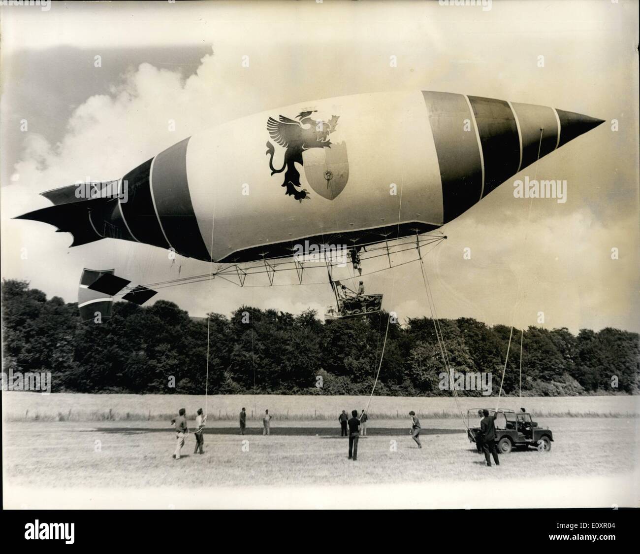 Foto di un dirigibile immagini e fotografie stock ad alta risoluzione -  Alamy