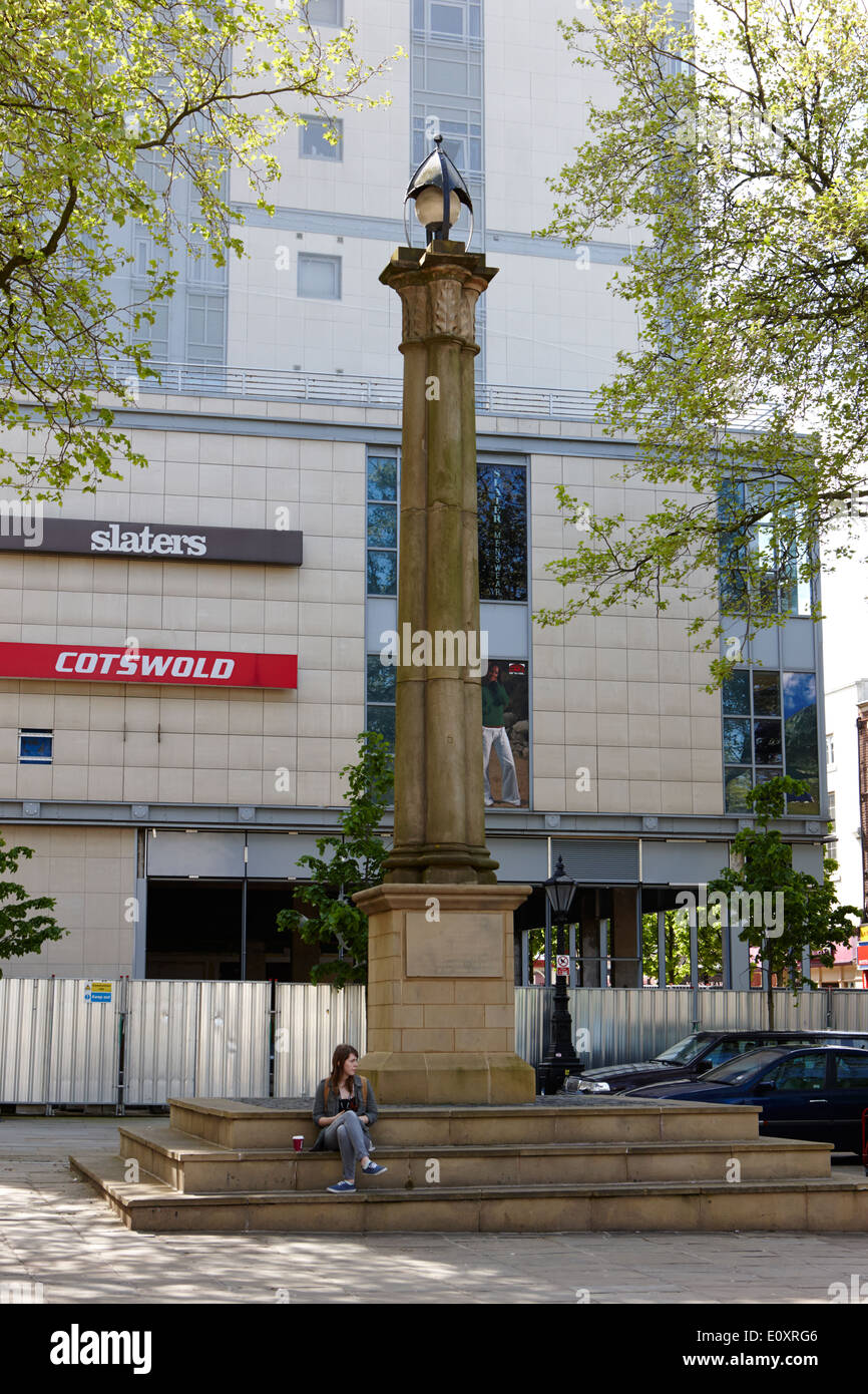 Obelisco di pietra arenaria in Preston piazza del mercato England Regno Unito Foto Stock