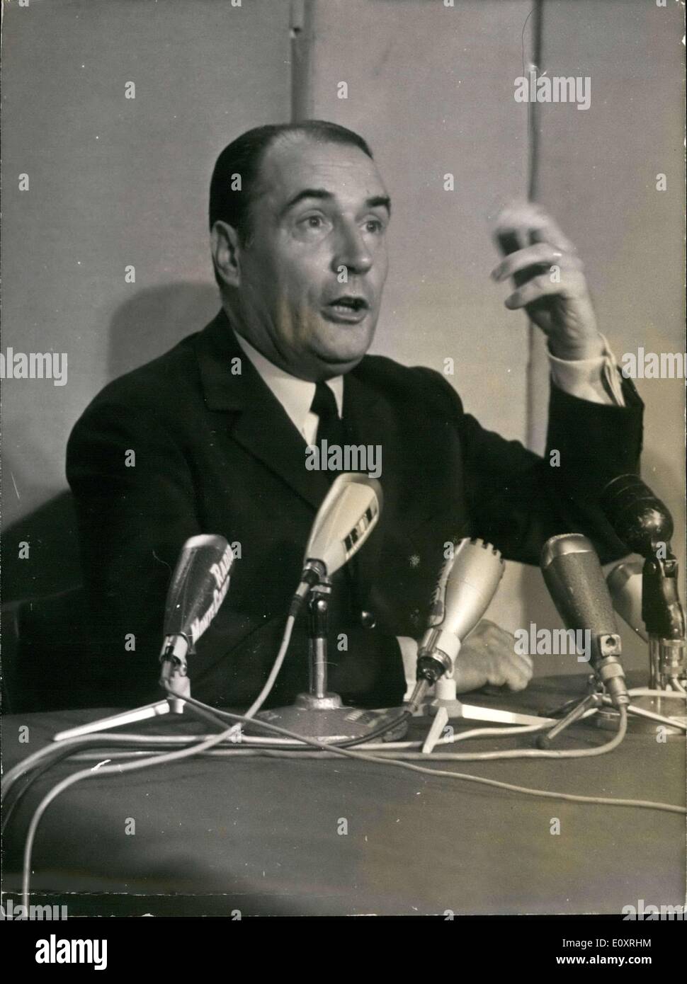 Agosto 16, 1967 - Mitterand ha risposto al generale de Gaulle il messaggio televisivo con un lungo discorso che egli ha dato a un certo numero di corrispondenti e giornalisti. Foto Stock