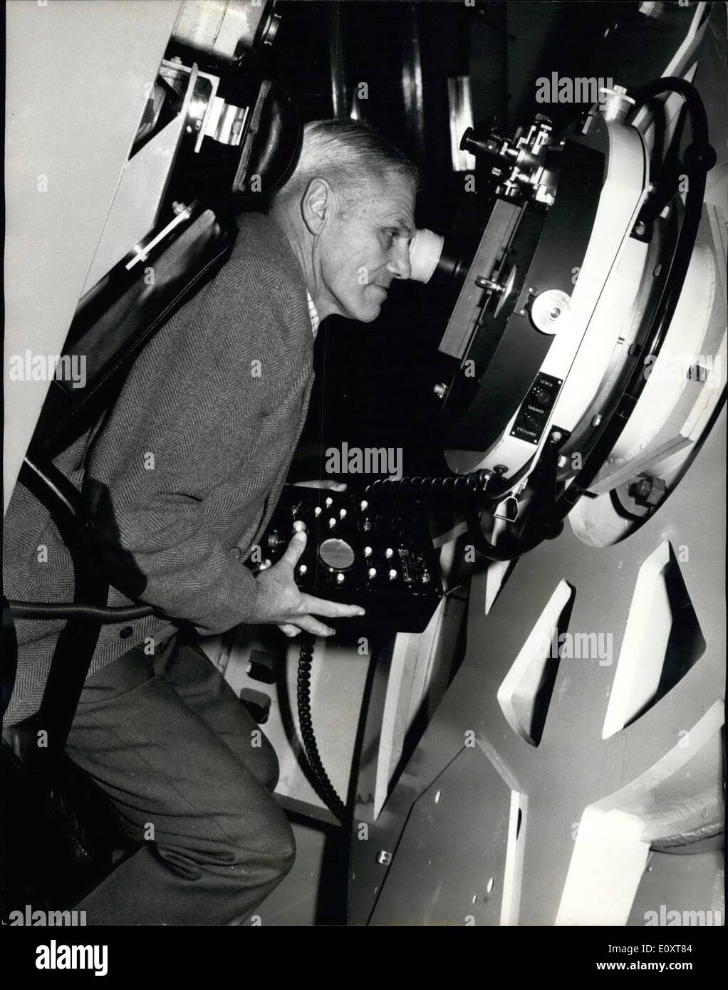 Nov. 11, 1967 - Regina per inaugurare il Isaac Newton cannocchiale: la  scienza ricerca consiglio di Isaac Newton telescopio, sarà inaugurata da  H.M. La regina di questa sera presso il Royal Observatory