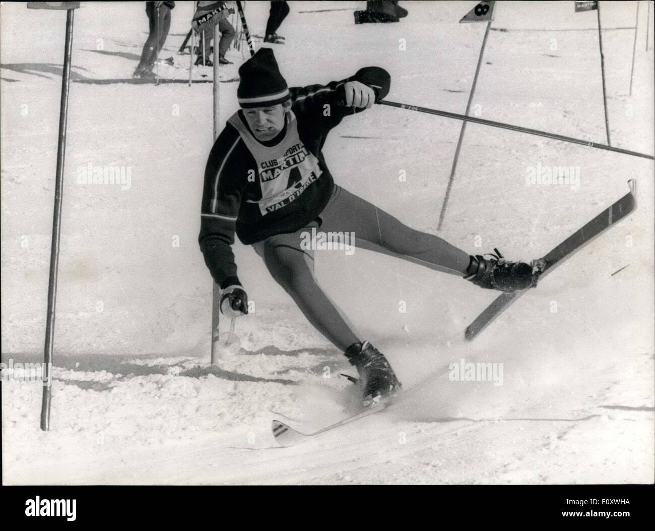 16 dic 1967 - Jean-Claude Killy perde vincolanti per sci sinistro durante la gara Foto Stock