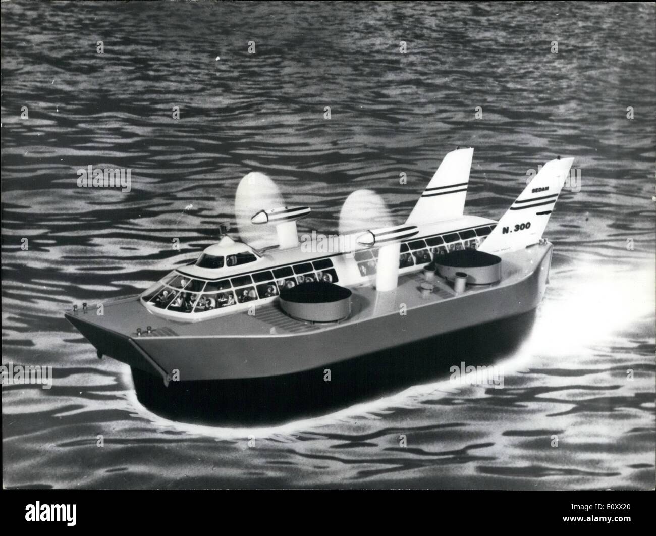 Il 12 Dic. 1967 - ''Navyplane'' ad essere messo in servizio sulla Riviera francese: il primo ''Navyplane'', una nuova versione di Hovercraft, sarà messo in servizio sulla Riviera Francese all'inizio della prossima estate. ''Navyplane'' trasportando 90 passeggeri ad una velocità di 100 Km. P.H. Sarà utilizzato sul Monte Carlo-Nice-Cannes- Saint Tropez linea. La foto mostra una rappresentazione artistica della nuova Hovercraft, ''Navyplane' Foto Stock