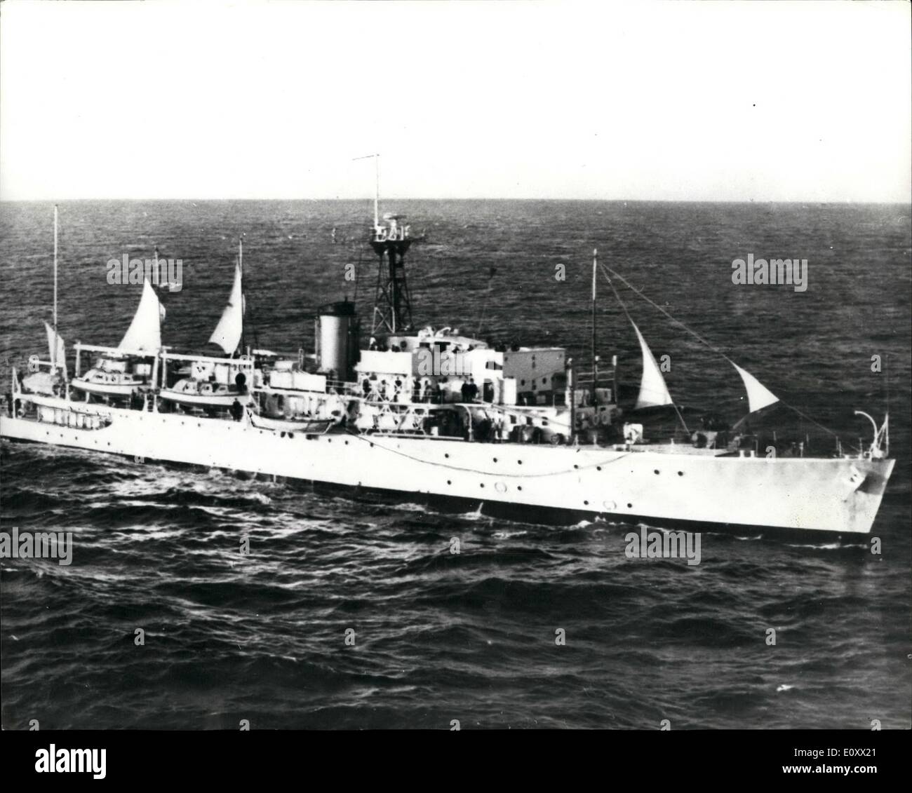 Il 12 Dic. 1967 - La Vela della Marina a casa con tutti i canvas di diffusione.'' Full Steam Ahead per Natale - con il vento aiutando. Questo è Foto Stock