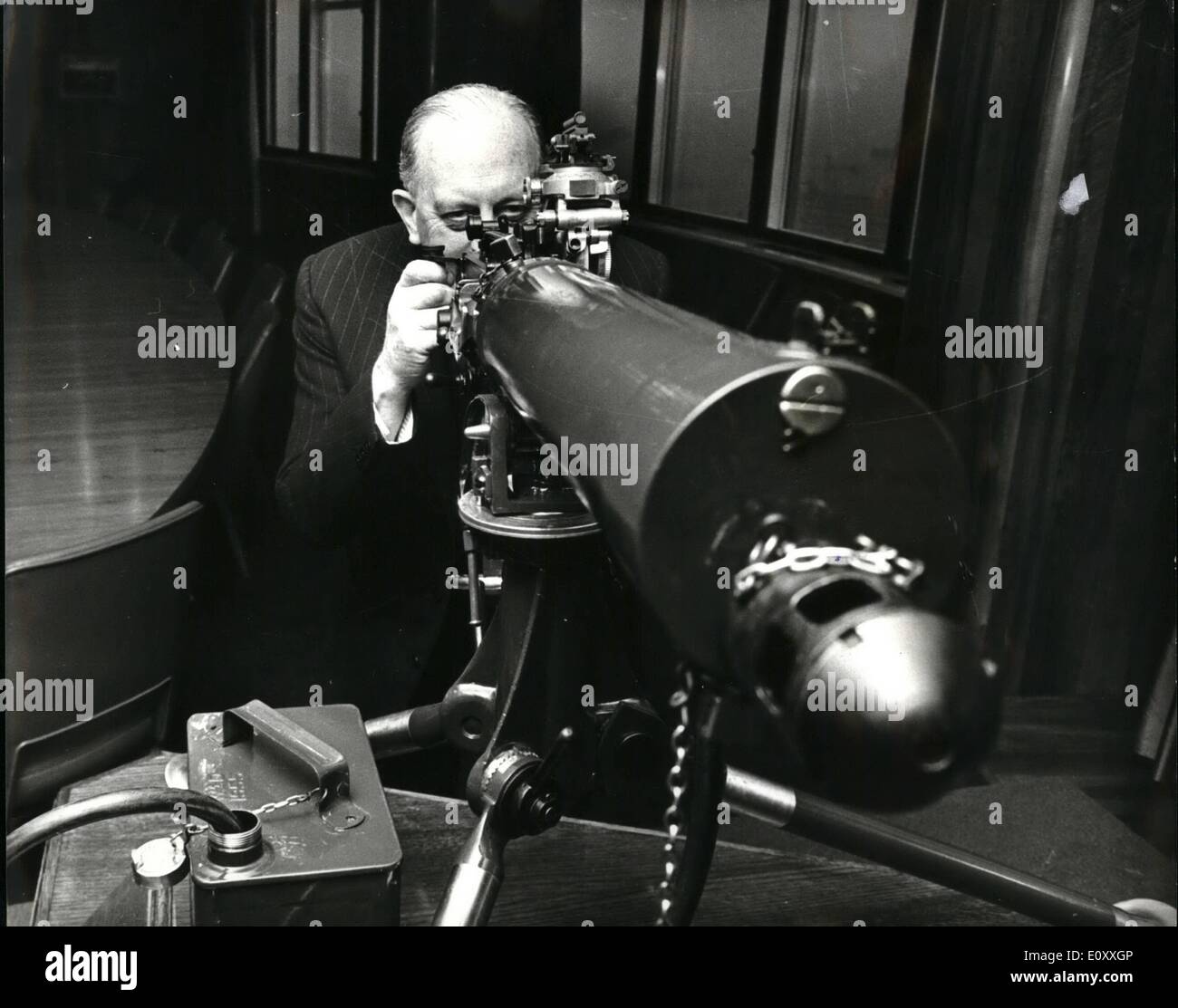 01 gennaio 1968 - la signora Sally Oppenheim vende la sua Casa per 600,000 ad uno sceicco arabo: La signora Sally Oppenheim, deputato conservatore per Gloucester e portavoce dell'opposizione sui prezzi e la tutela dei consumatori, ha dichiarato ieri che non aveva fatto alcun profitto sulla vendita della sua casa londinese per 600,000 ad uno sceicco arabo. Ma alcuni deputati laburisti erano spaventosamente critici riguardo all'accordo. Il nuovo proprietario della casa georgiana a cinque camere da letto a Hampstead è Sheikh Ali Sindi dell'Arabia Saudita. Nella foto è mostrato Barone Court, la casa di Hampstead del signor Foto Stock