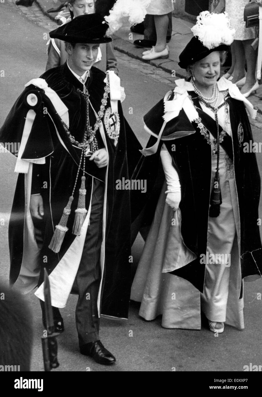 La regina madre e il Principe Carlo durante la cerimonia Foto Stock
