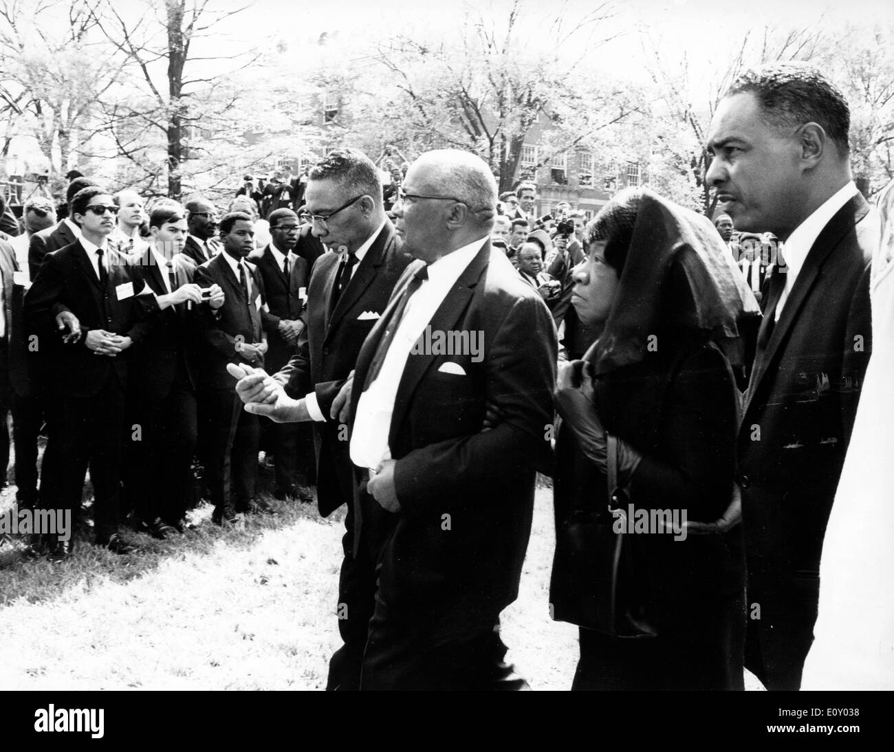 Persone in lutto frequentare Martin Luther King Jr. funerale Foto Stock