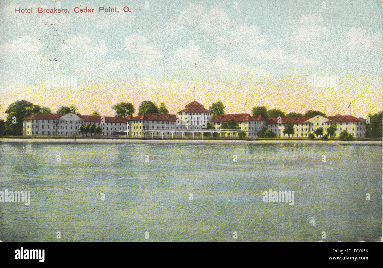 L'Hotel Breakers, situato sulle rive del lago Erie in Ohio, è un centro di villeggiatura storico vicino al parco divertimenti Cedar Point. L'hotel è noto per la sua iconica posizione fronte spiaggia, che offre agli ospiti splendide viste sul lago e facile accesso alle attrazioni del parco. Foto Stock