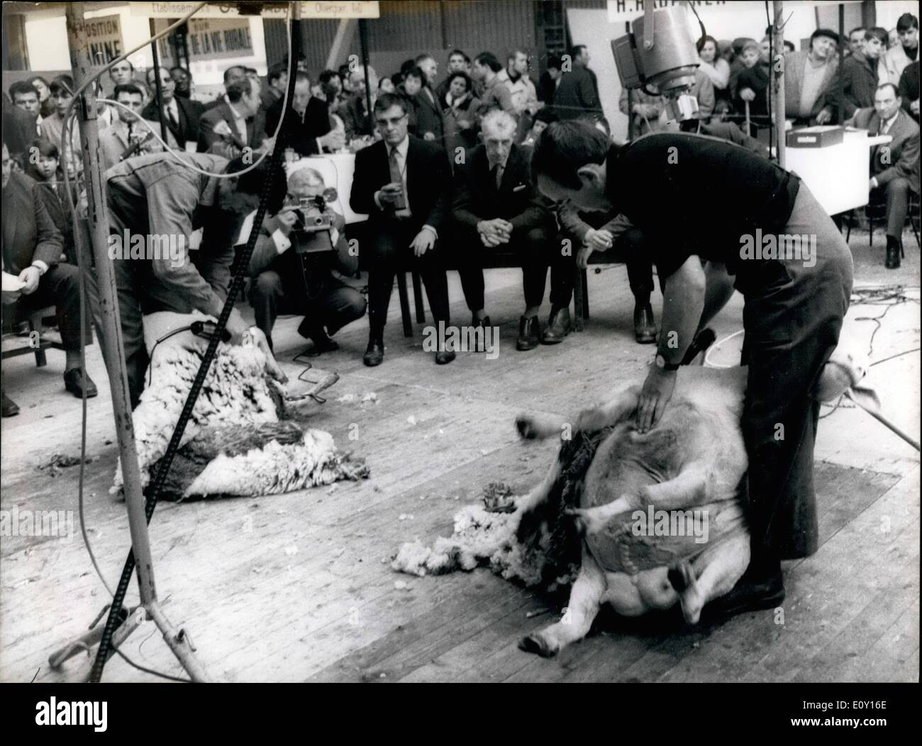 Mar 03, 1968 - Il concorso si è svolto presso la Fiera Agricola a Parigi alla Porte de Versailles. Maximilian Schell Foto Stock