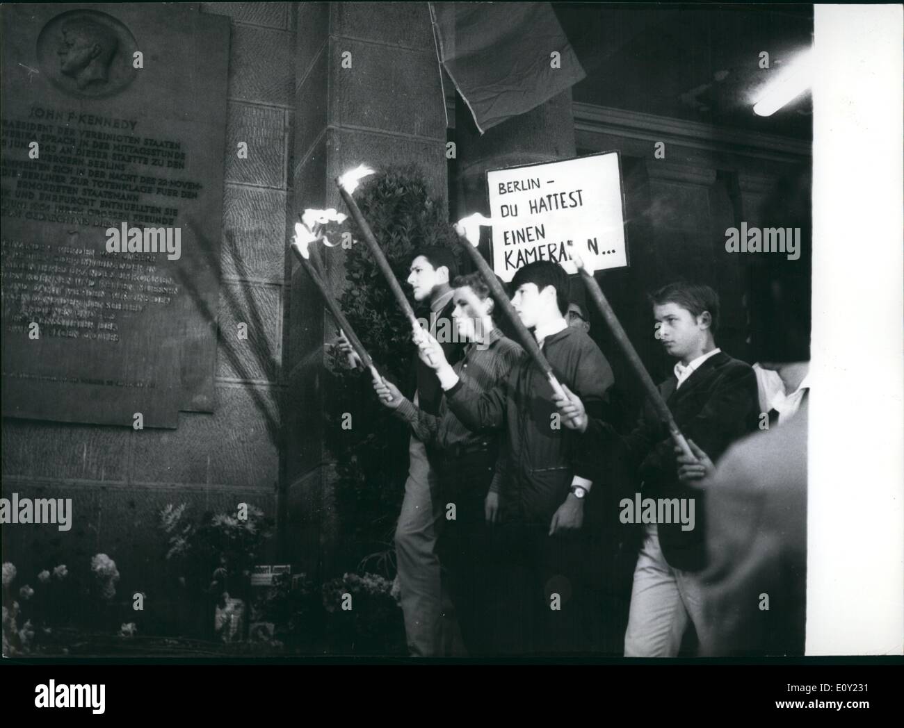 Giugno 06, 1968 - Silent-marzo per Robert Kennedy: in una silenziosa-marzo più di 1000 giovani Berliner proviene da John F. Kennedy Luogo Foto Stock