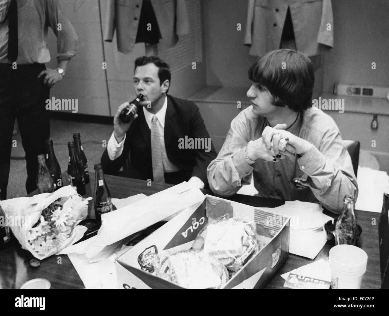 Il batterista dei Beatles Ringo Starr rompe con Brian Epstein Foto Stock