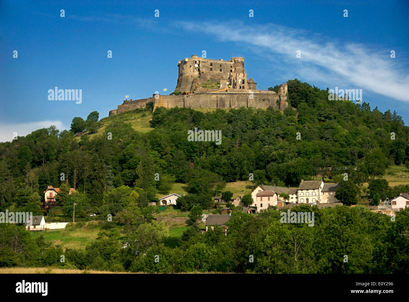 Chateau de Murol castello, Puy-de-Dome, Auvergne Francia, Europa Foto Stock