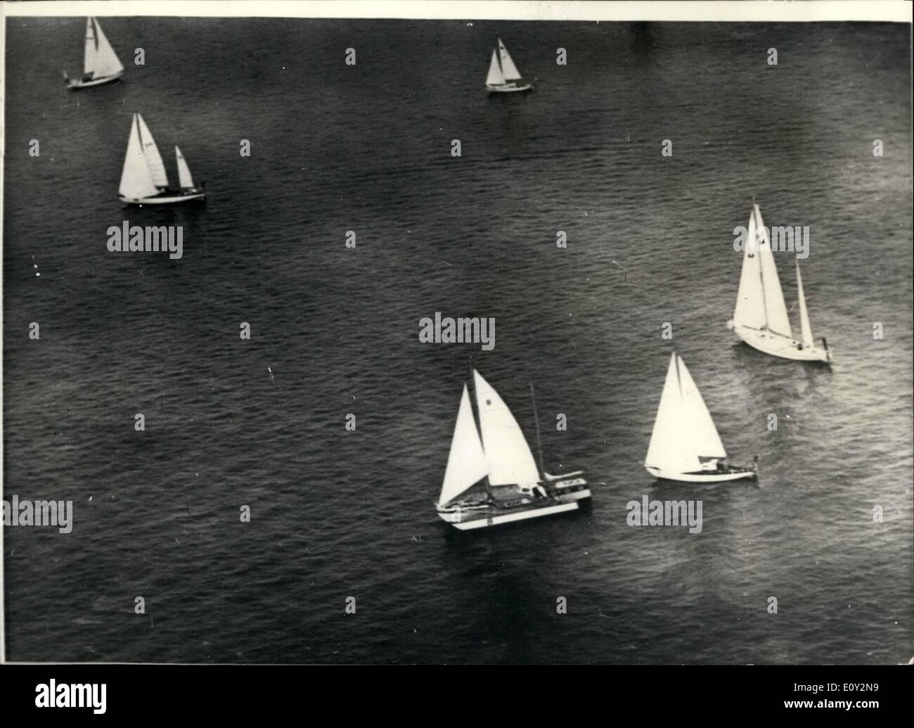 Giugno 06, 1968 - Inizio del transatlantico Single-Handed Yacht Race da Plymouth: 356 yacht esposti da Plymouth oggi su Foto Stock