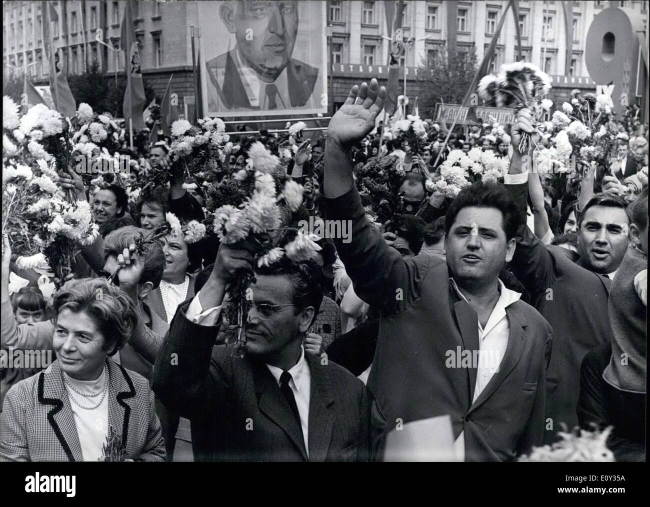 Sett. 09, 1968 - La solenne dimostrazione del lavoro di Sofia persone in occasione della festa nazionale della Bulgaria - 9 settembre. La foto mostra un momento della manifestazione. Foto Stock