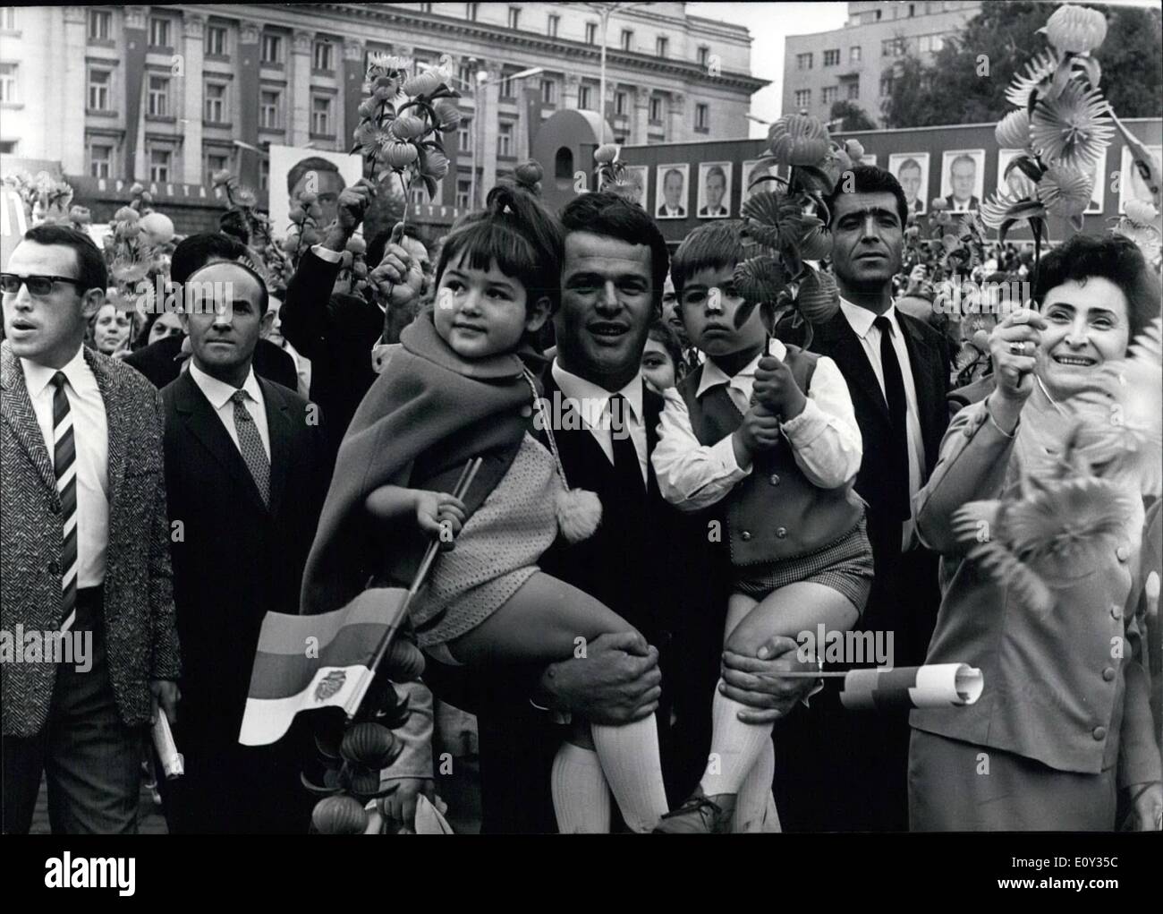 Sett. 09, 1968 - La solenne dimostrazione del lavoro SWofia persone in occasione della festa nazionale della Bulgaria - 9 Foto Stock