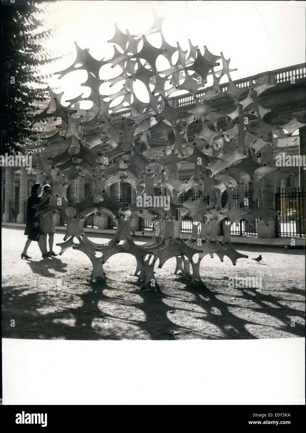 Sett. 28, 1968 - Scultura nel giardino di Parigi " Royal Palace Foto Stock
