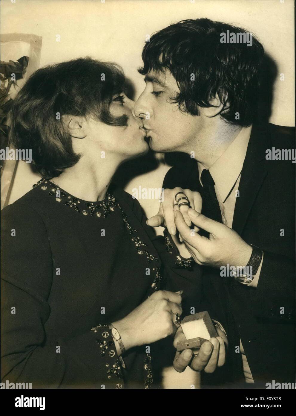 Lug. 07, 1968 - famoso cantante di wed pianista : Georgette Lemaire, il famoso cantante Mireille Ma Thieu della rivale come la nuova Edith Foto Stock