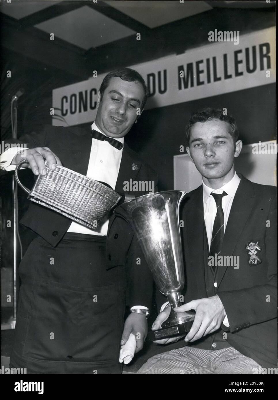 Nov. 05, 1968 - Melkonian ha vinto il primo premio (10.000 franchi). Egli è dalla ''dorato velo'' Ristorante a Saint Jean Cap Ferrat. Finet, che è un sito per gli studenti a Grenoble scuola tecnica, ha vinto la high school contest. Foto Stock
