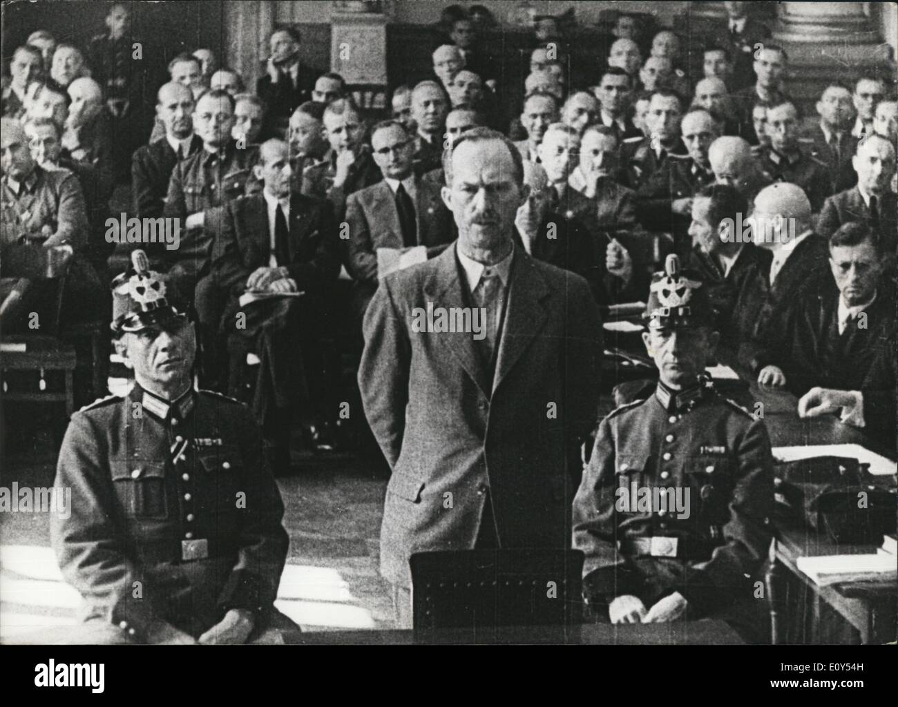 Nov. 11, 1968 - Terzo Reich. 20 luglio 1944 - 2. Tribunale del popolo di Berlino. Nella foto: il generale von Hase, comandante della città di Berlino davanti al tribunale del popolo. Elke Bahr animali del Servizio Taxi Foto Stock