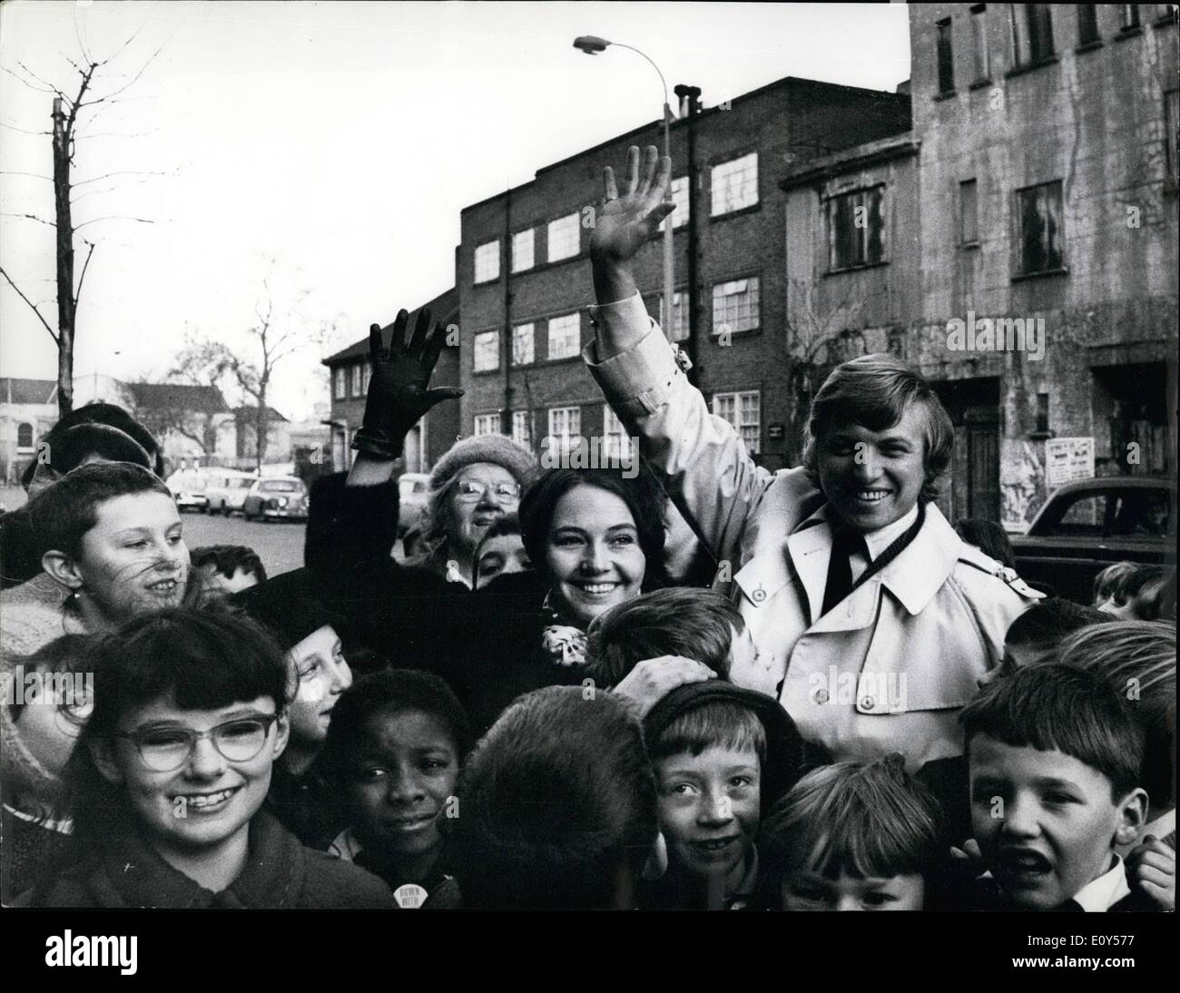 Agosto 08, 1968 - Tommy Steele, ex idolo pop e ora un international star acclamata come la Gran Bretagna è il nome più brillante del futuro Foto Stock