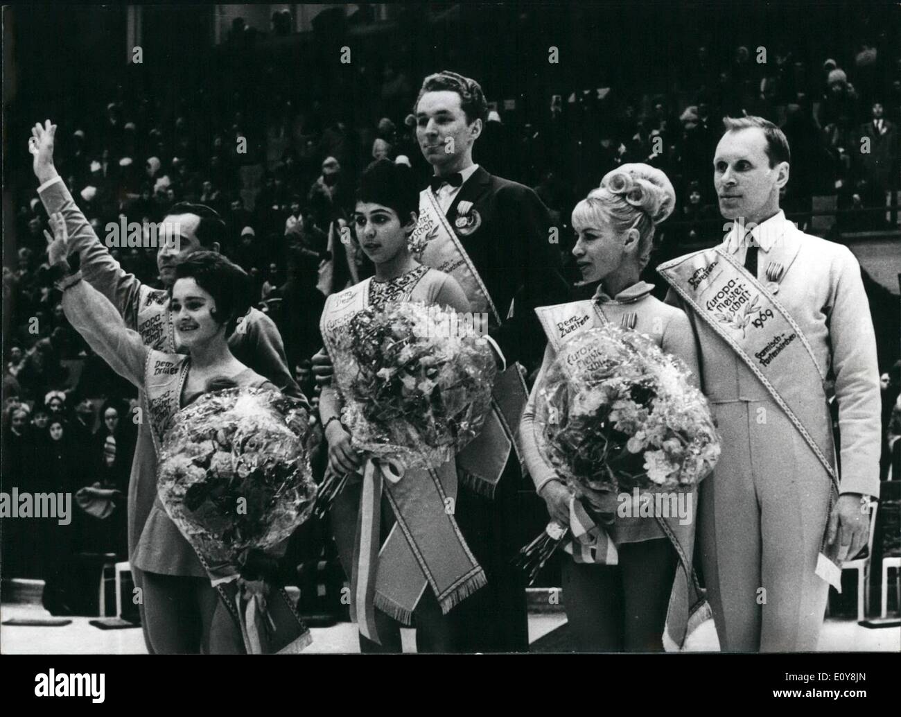 Febbraio 02, 1969 - Campionato Europeo di coppia pattinaggio: con una sorpresa ha fatto il campionato europeo di coppia pattinaggio fine a Garmisch-Partenkirchen il 5 febbraio, 1969. Il ben noto russo giovane, Ludmilla Beloussowa e Oleg Protopopow, non hanno vinto questo campionato come negli ultimi anni come previsto, ma un altro russo giovane - Irina Rodnina e Alexej Ulanow-è venuto fuori come i vincitori. Era solo la seconda volta che hanno partecipato ad un concorso internazionale e loro ci hanno presentato un eccellente spettacolo Foto Stock