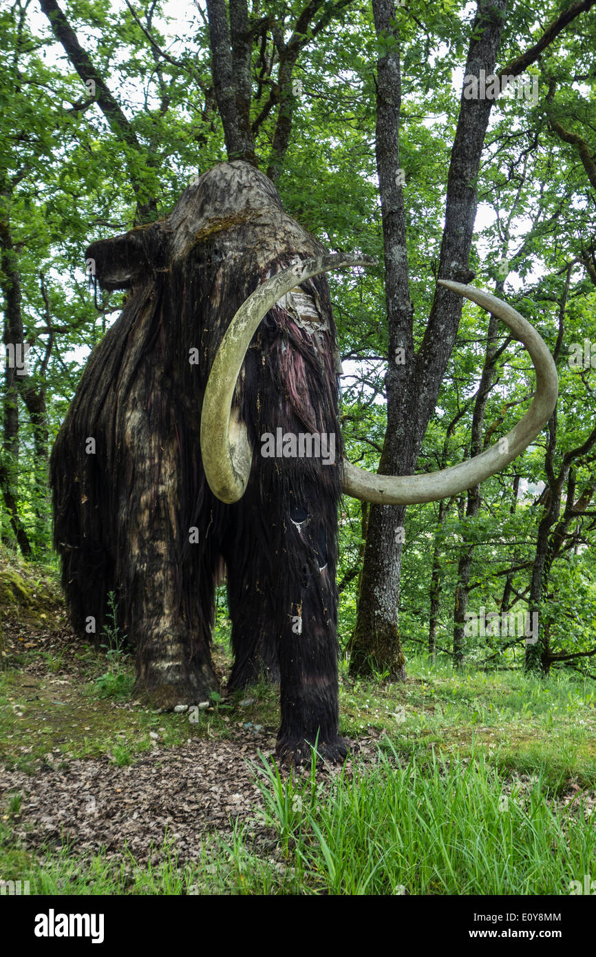 Mammut lanosi (Mammuthus primigenius), Le Thot museo di animali preistorici e arte paleolitica, Thonac, Dordogne, Francia Foto Stock