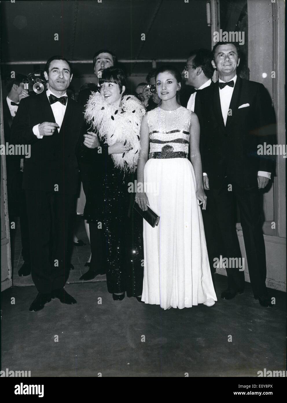 Maggio 05, 1969 - Mostra fotografica da sinistra a destra, Pierre Etaix, Annie fratellini, Nicole Kalfon e Alain Janey al festival di Cannes Foto Stock