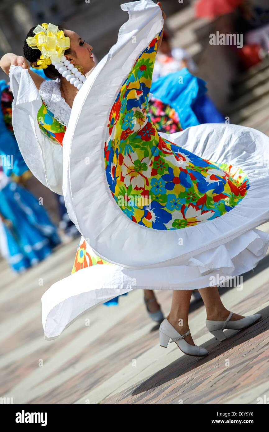Ballerino messicano, Cinco de Mayo celebrazione, Civic Center Park, Denver,  Colorado, STATI UNITI D'AMERICA Foto stock - Alamy