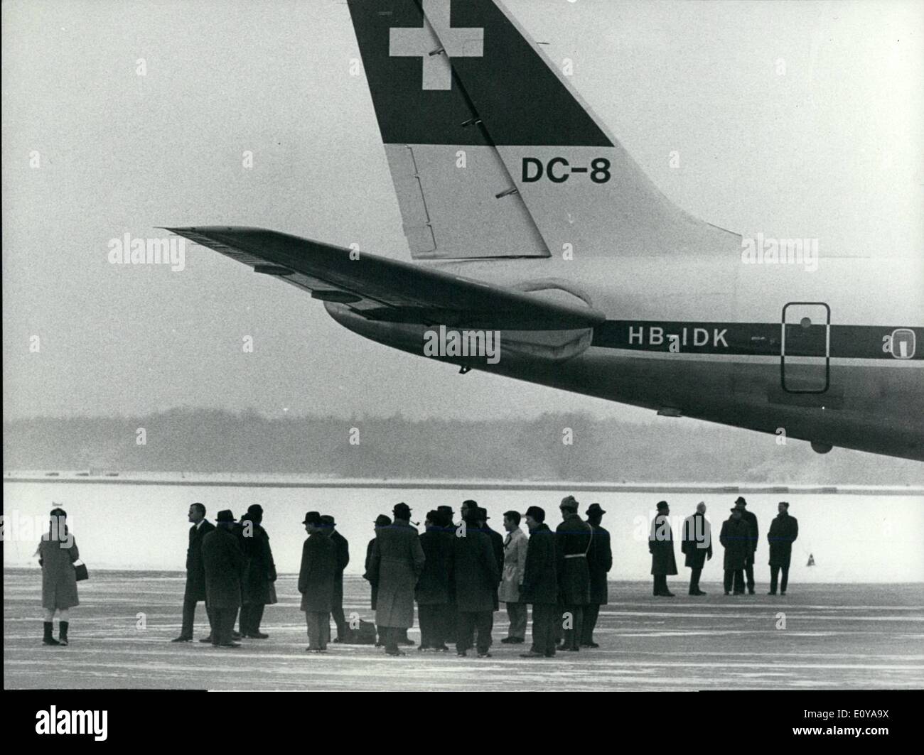 Sett. 09, 1969 - ''El Al'' - prova: ricostruzione del tentativo: Foto mostra un Swiss Air DC-8 ha segnato il ''El Al'' - macchina che è stato assalito nel febbraio 18th. Foto Stock