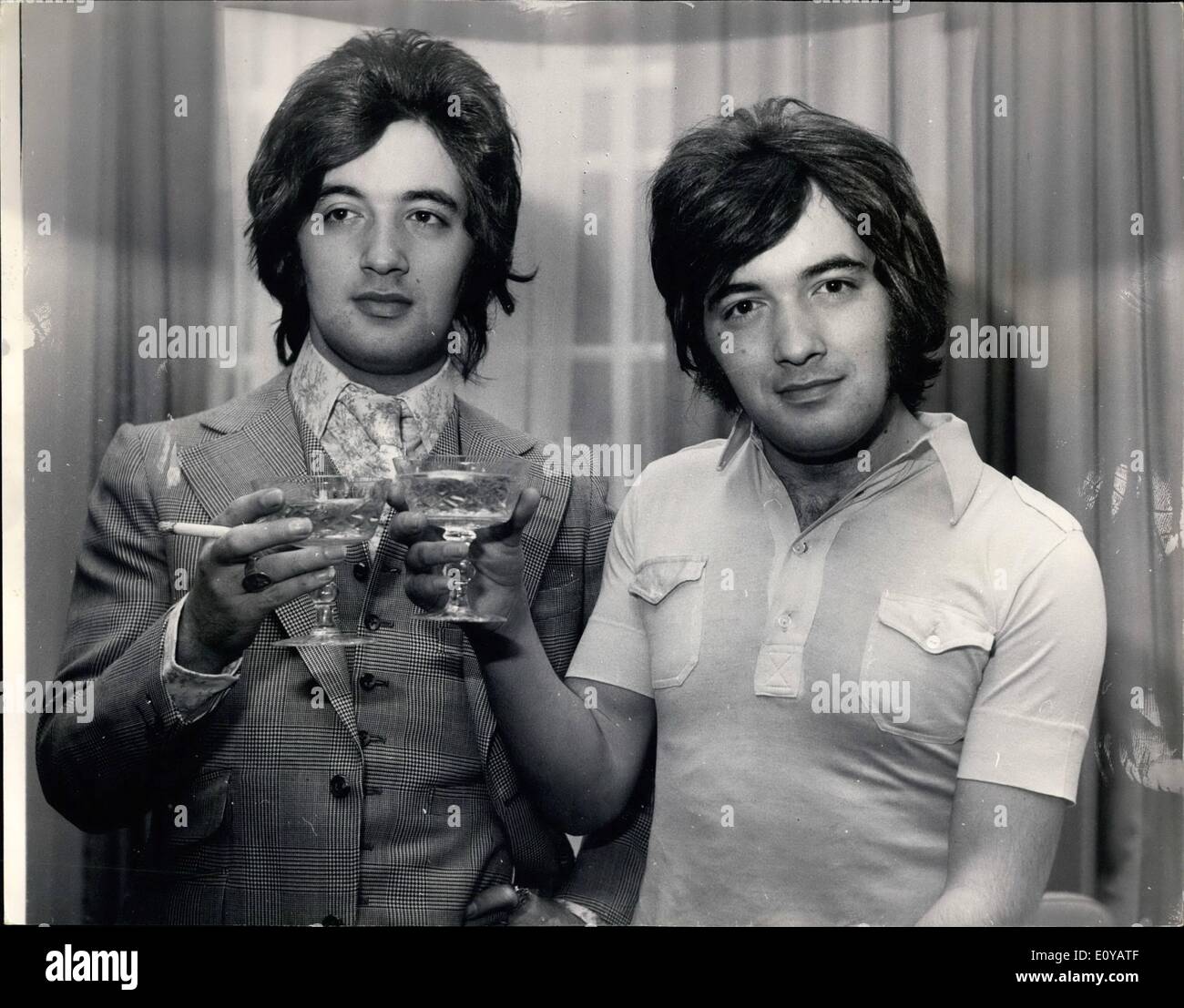 Lug. 07, 1969 - Paolo e Barry Ryan vincere milioni di dollari di contratto: li chiamano i milioni di dollari di fratelli, per Barry e Paolo Ryan Foto Stock