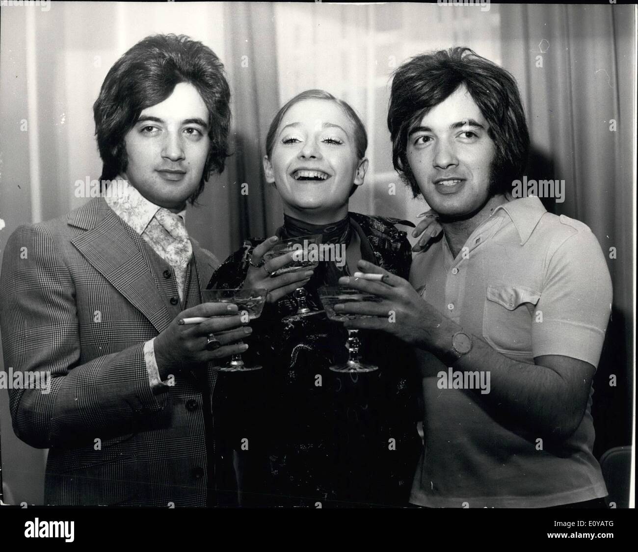 Lug. 07, 1969 - Paolo e Barry Ryan vincere milioni di dollari di contratto: li chiamano i milioni di dollari di fratelli, per Barry e Paolo Ryan Foto Stock