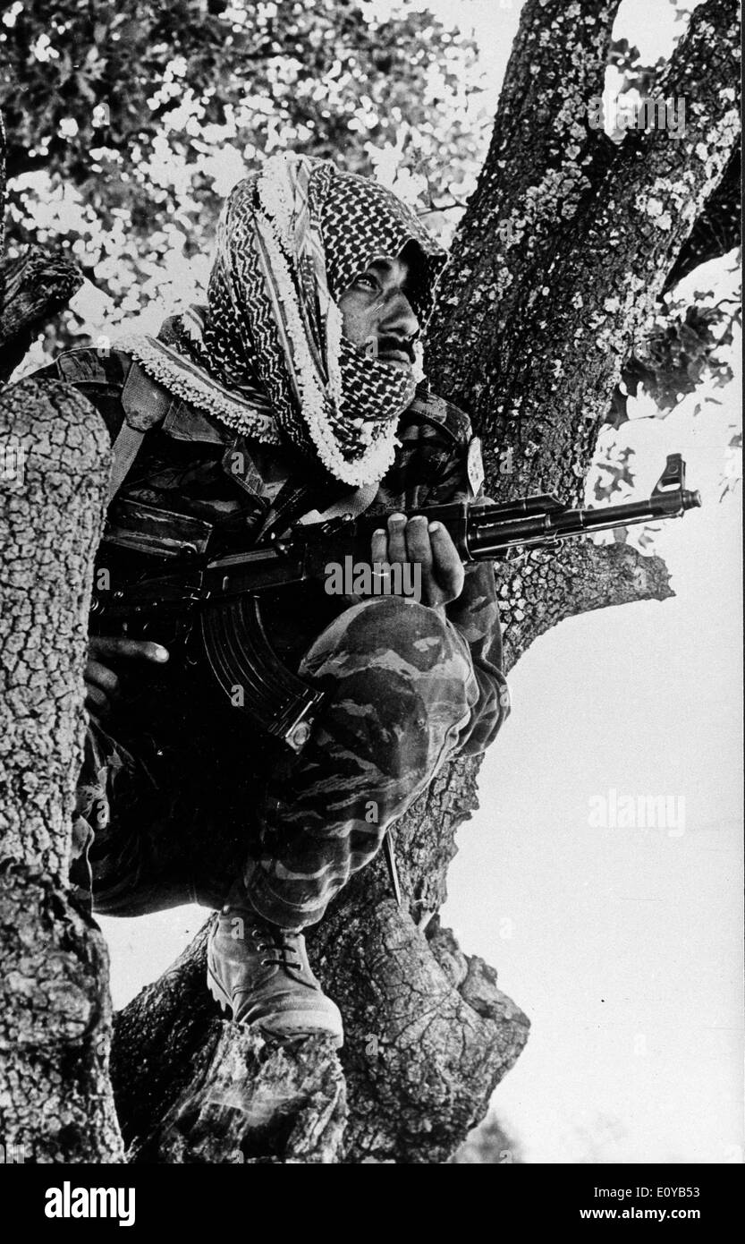 Jul 16, 1969; a Gerusalemme, Israele; un giovane commando palestinese, addestrato a operare in Israele territori occupati. Foto Stock