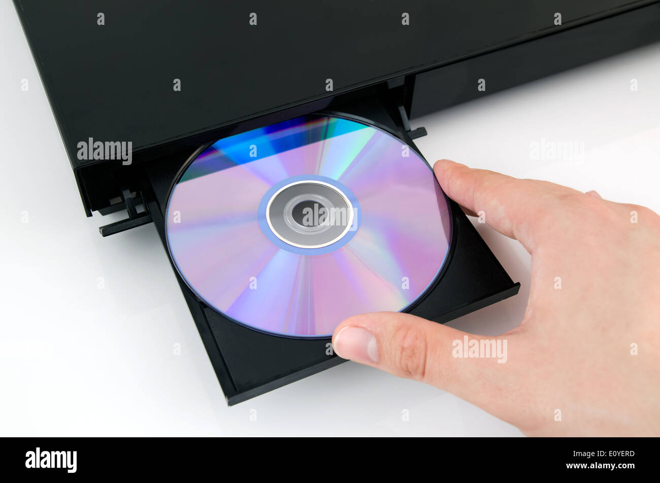 Il disco inserito al lettore DVD o lettore CD Foto Stock