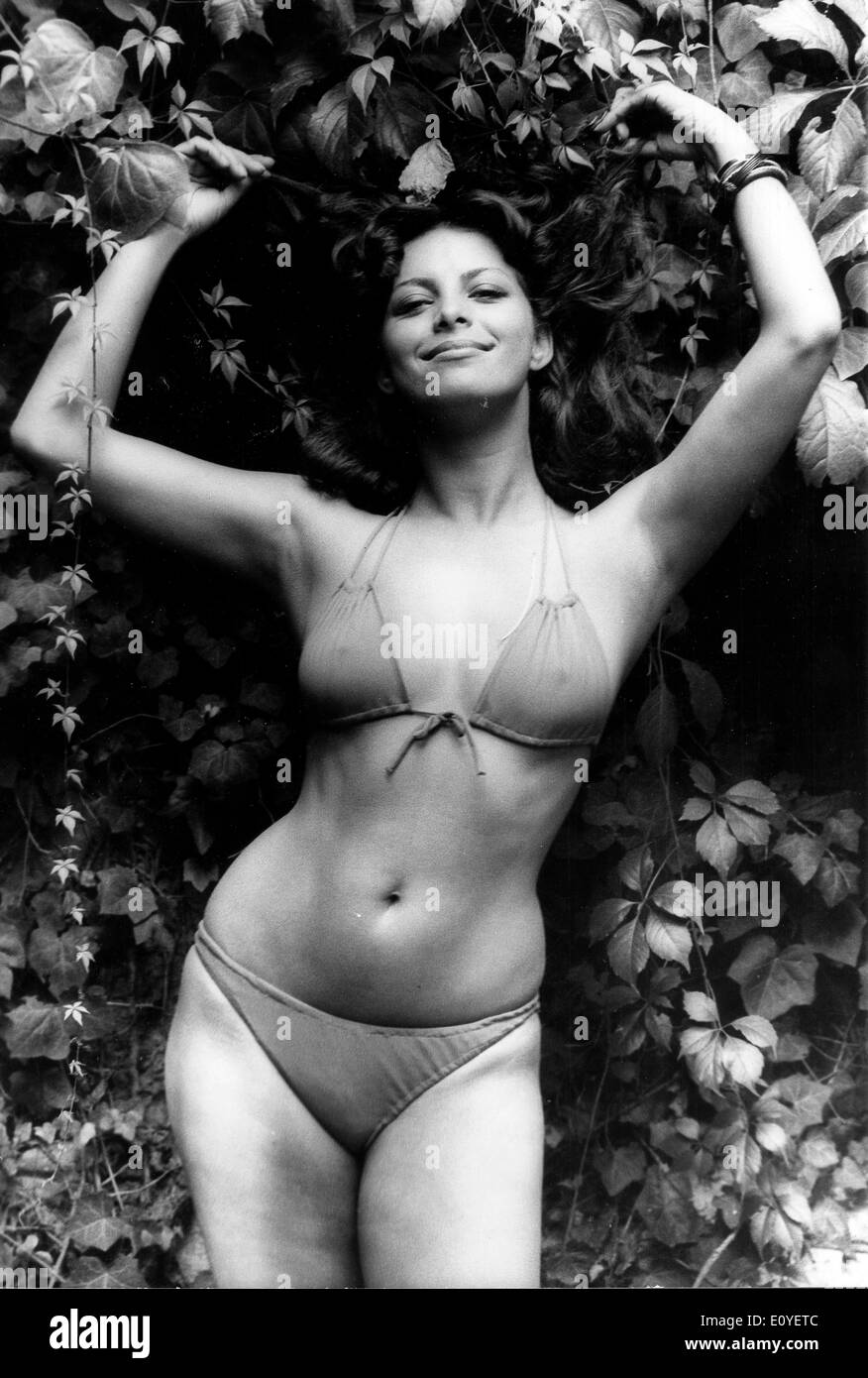 Gen 01, 1970 - Londra, Inghilterra, Regno Unito - File foto circa  sessanta-1970s. Le ragazze che posano in bikini in sfilate di moda,  germogli e sulle spiagge di abbronzatura. Secondo la versione