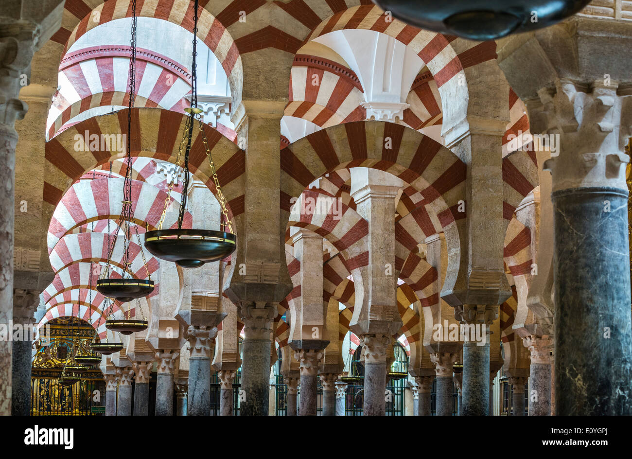 I pilastri e gli archi nella Grande Moschea, la Mezquita, Cordoba, Spagna Foto Stock