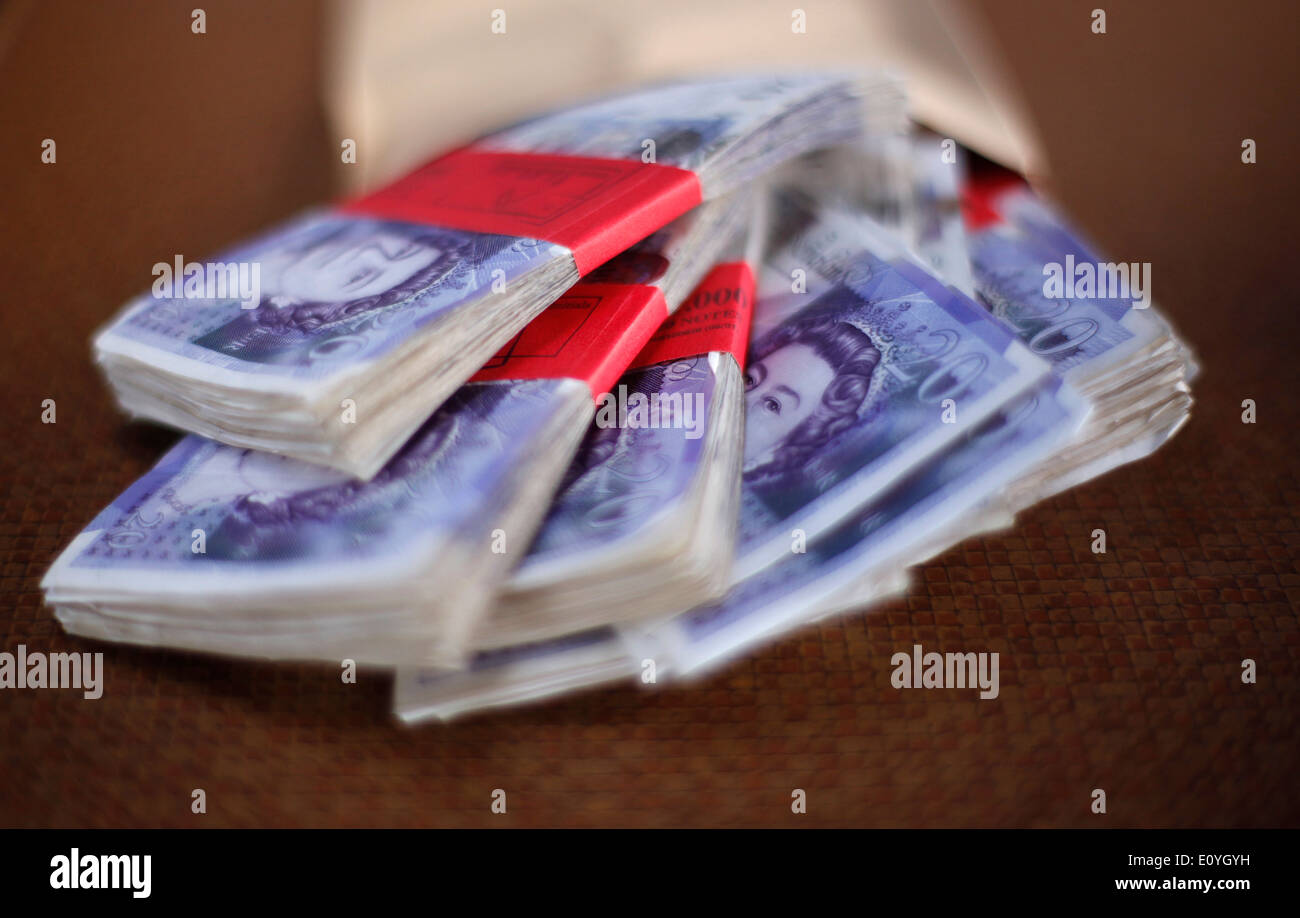 5000 pound bundle di venti pound note. Foto Stock