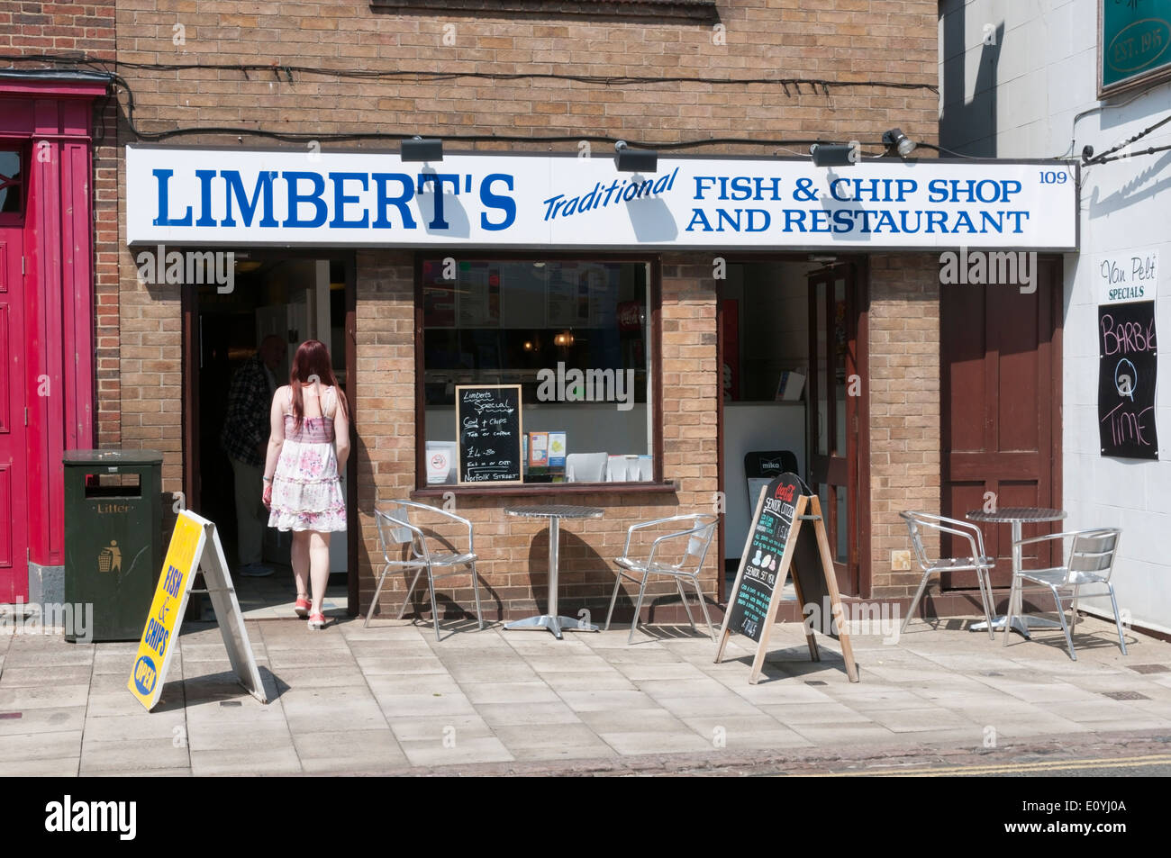 Limbert il tradizionale pesce & Chip il negozio e il ristorante in Norfolk Street, King's Lynn. Foto Stock