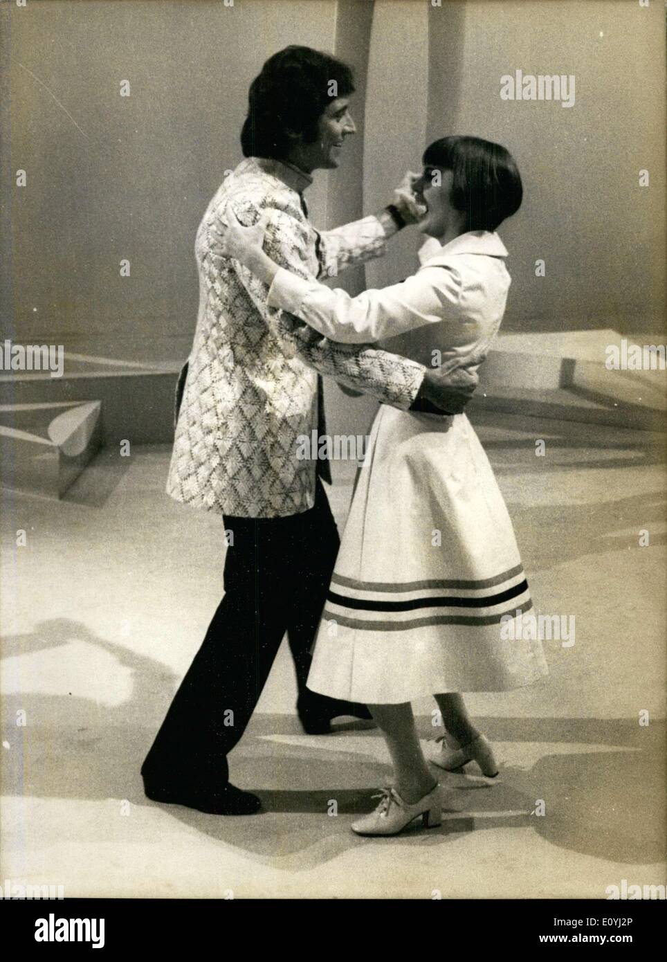 Giugno 20, 1970 - Sacha Distel & Mireille Mathieu Dance 'Sacha visualizza " Programma TV Foto Stock