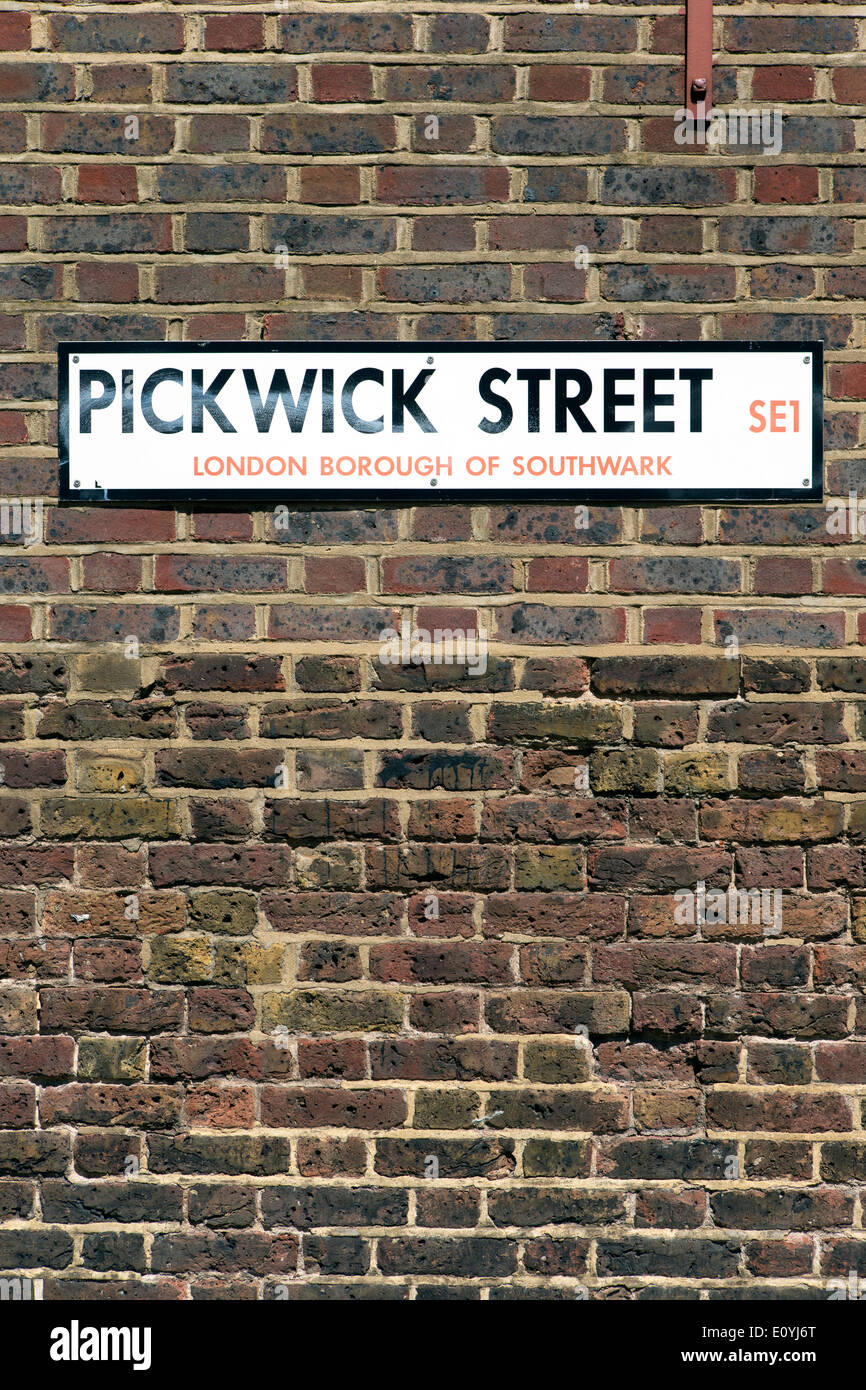 Pickwick Street di molte strade chiamato dopo Charles Dickens personaggi letterari, Southwark, Londra, Inghilterra, Regno Unito. Foto Stock Pickwick Street di molte strade chiamato dopo Charles Dickens personaggi letterari, Southwark, Londra, Inghilterra, Regno Unito. Foto Stock