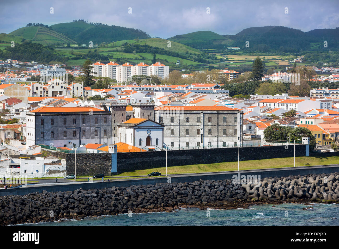 Il carcere e la città di Ponta Delgada sull isola Sao Miguel, Azzorre, Portogallo Foto Stock