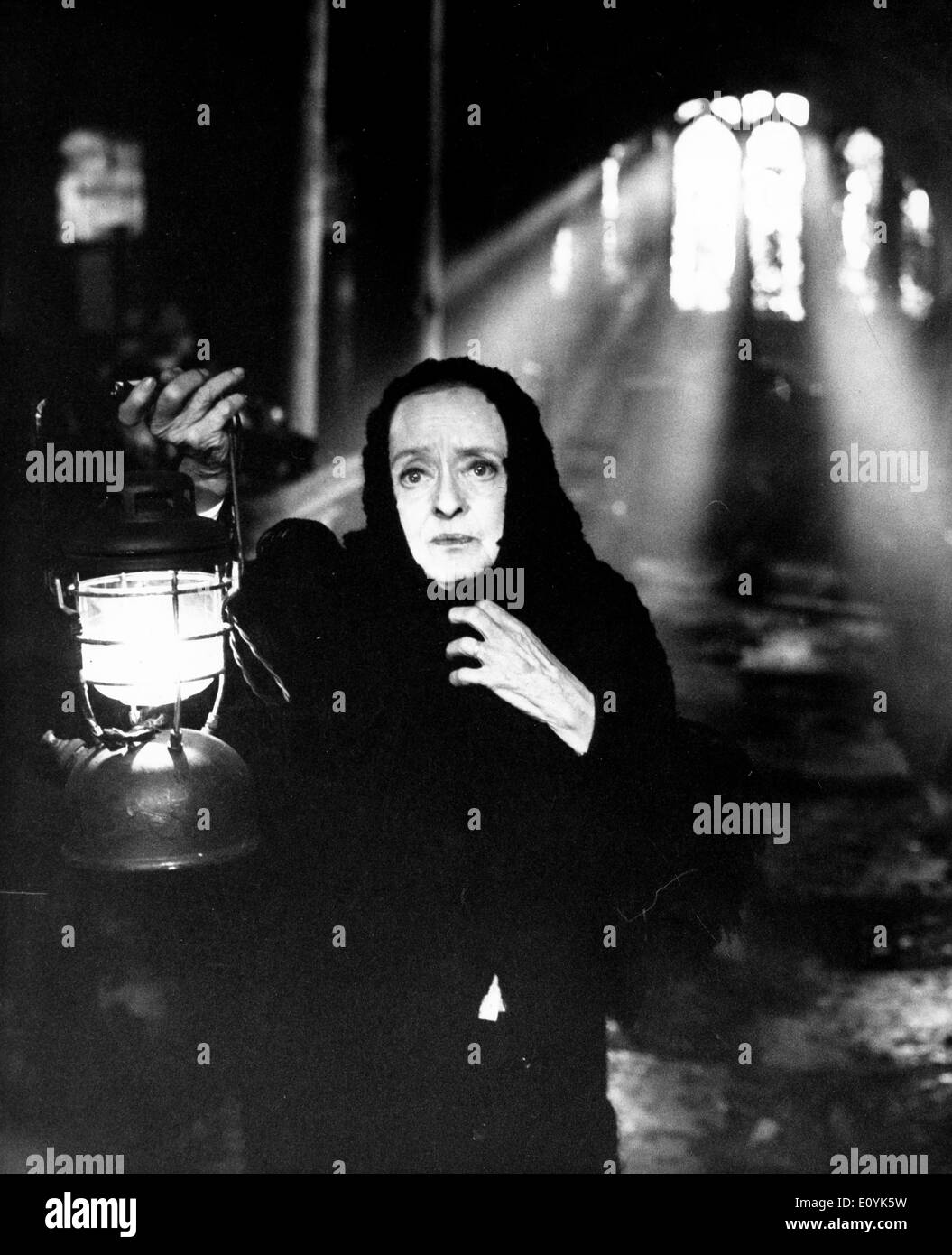 Bette Davis "Watcher nei boschi" Foto Stock