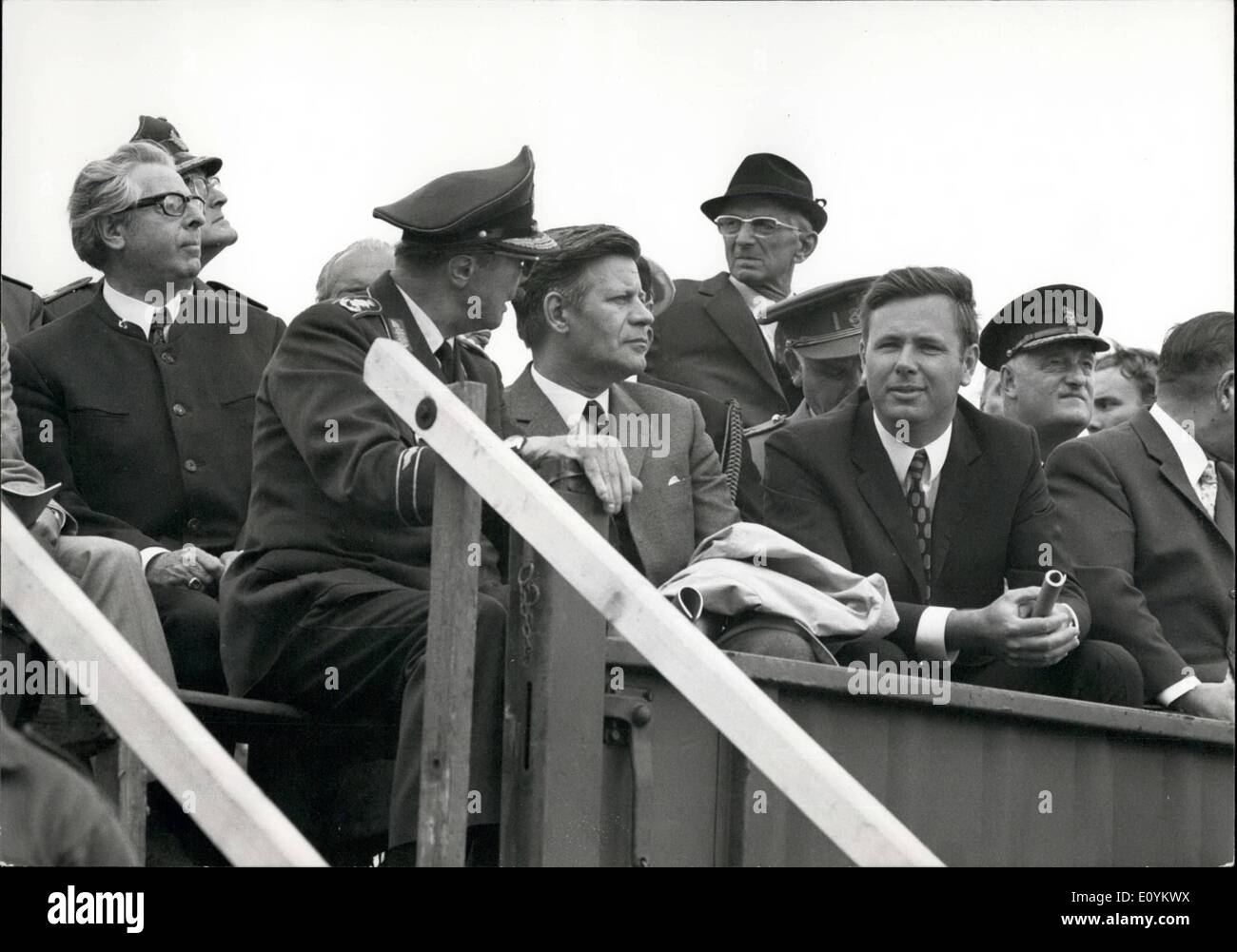 Sett. 09, 1970 - ''Cielo nero'' guardando la manovra - Generale Johannes Steinhoff (sinistra) e Germania Ovest del Ministro della difesa, Foto Stock